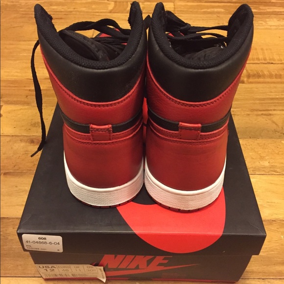 Air Jordan Retro 1 High OG “ Bred” (12) - Picture 5 of 8